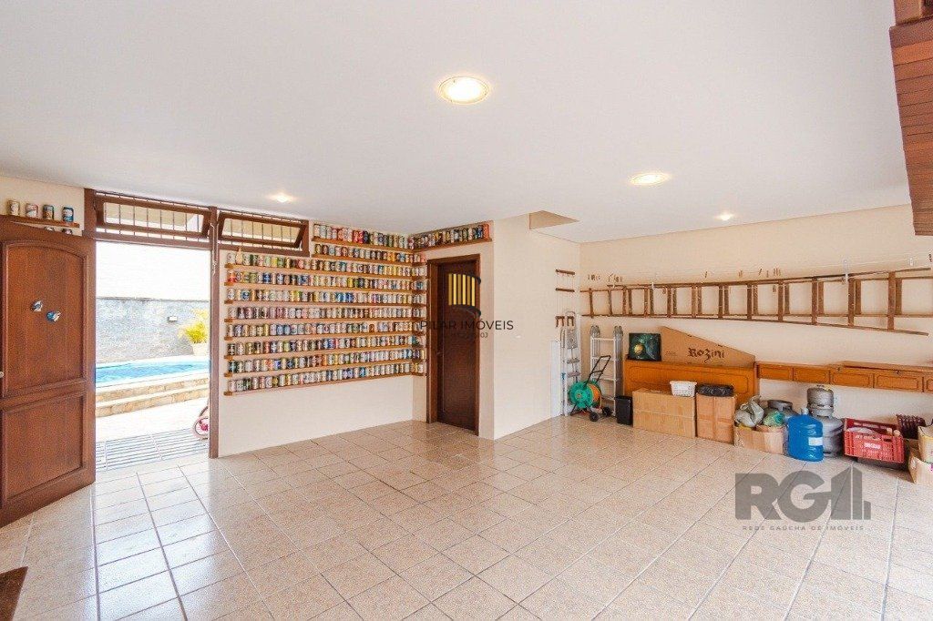 Casa com 4 dormitórios no bairro Morro Santana