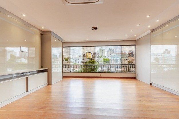 Apartamento à venda em Higienópolis com 236 m², 3 quartos, 1 suíte e 3 vagas.