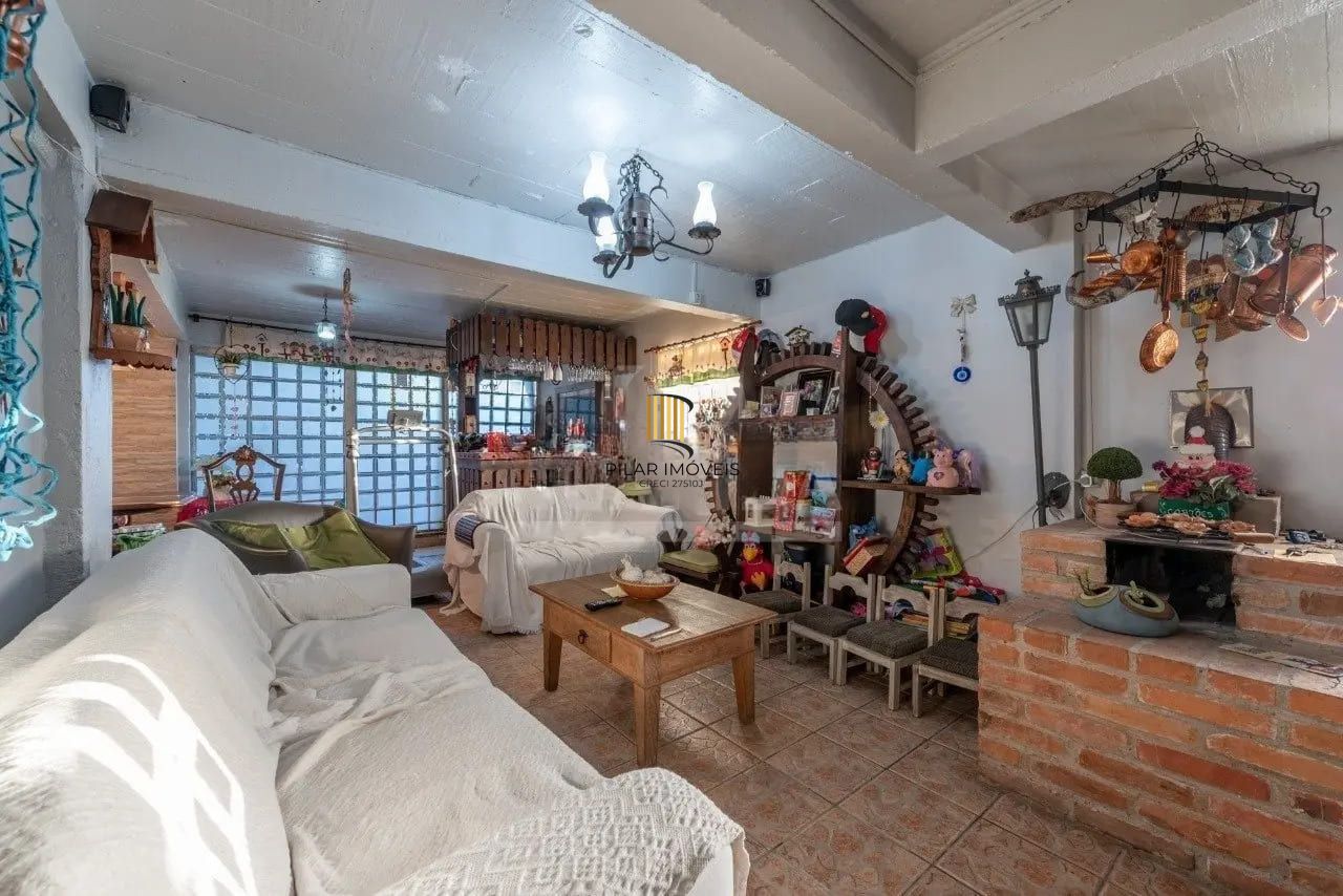 Casa de 3 dormitórios com 206m² à venda no Bairro Santa Tereza.