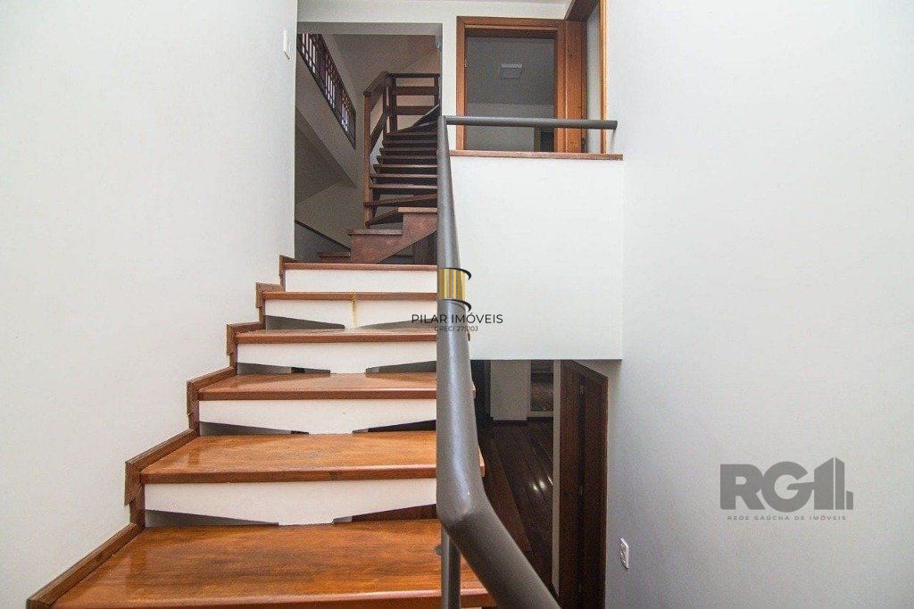 Casa para Venda - 443m², 3 dormitórios, 4 vagas - Alto Petrópolis