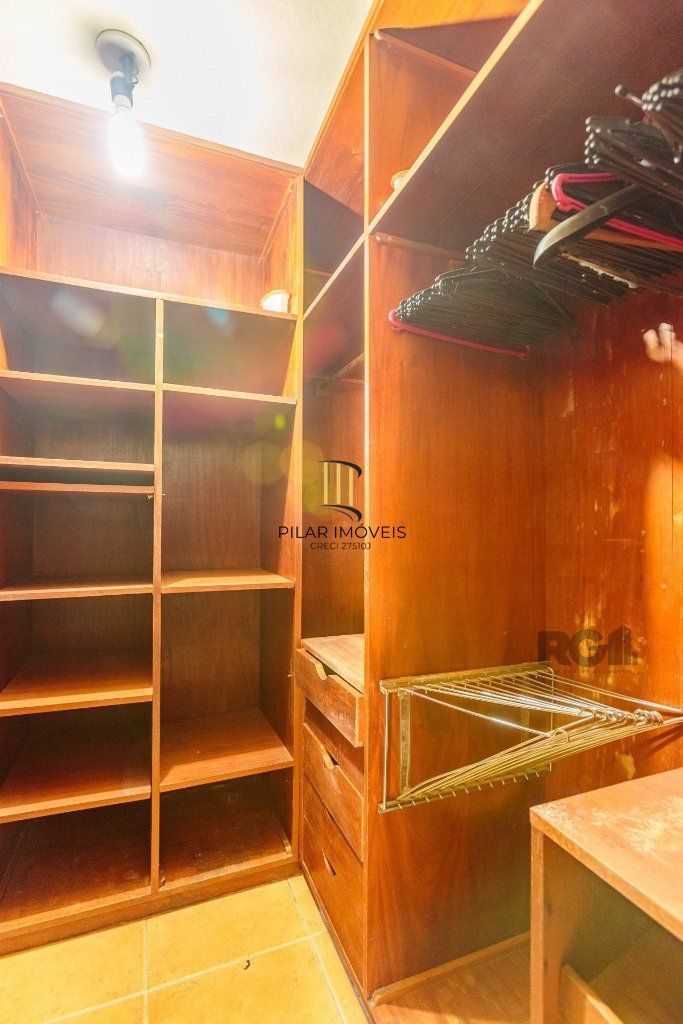 Casa 3 dormitórios no bairro Nonoai