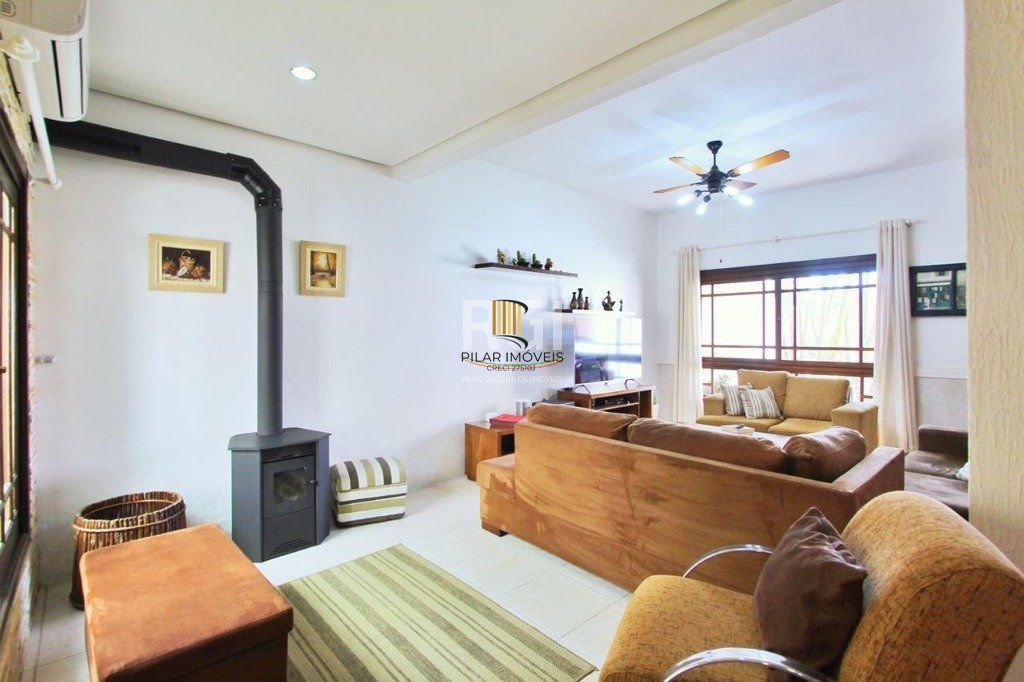 Casa para Venda - 260m², 5 dormitórios, sendo 2 suites, 4 vagas - Teresópolis