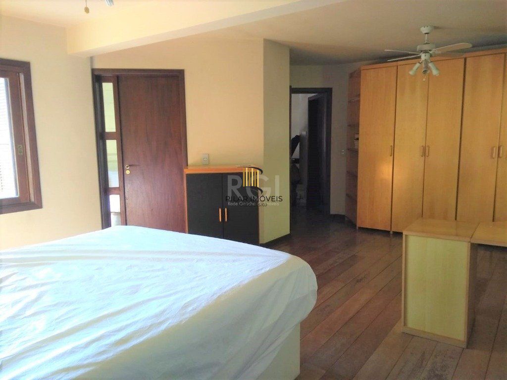 Casa para Venda - 219m², 3 dormitórios, sendo 1 suites, 4 vagas - Menino Deus