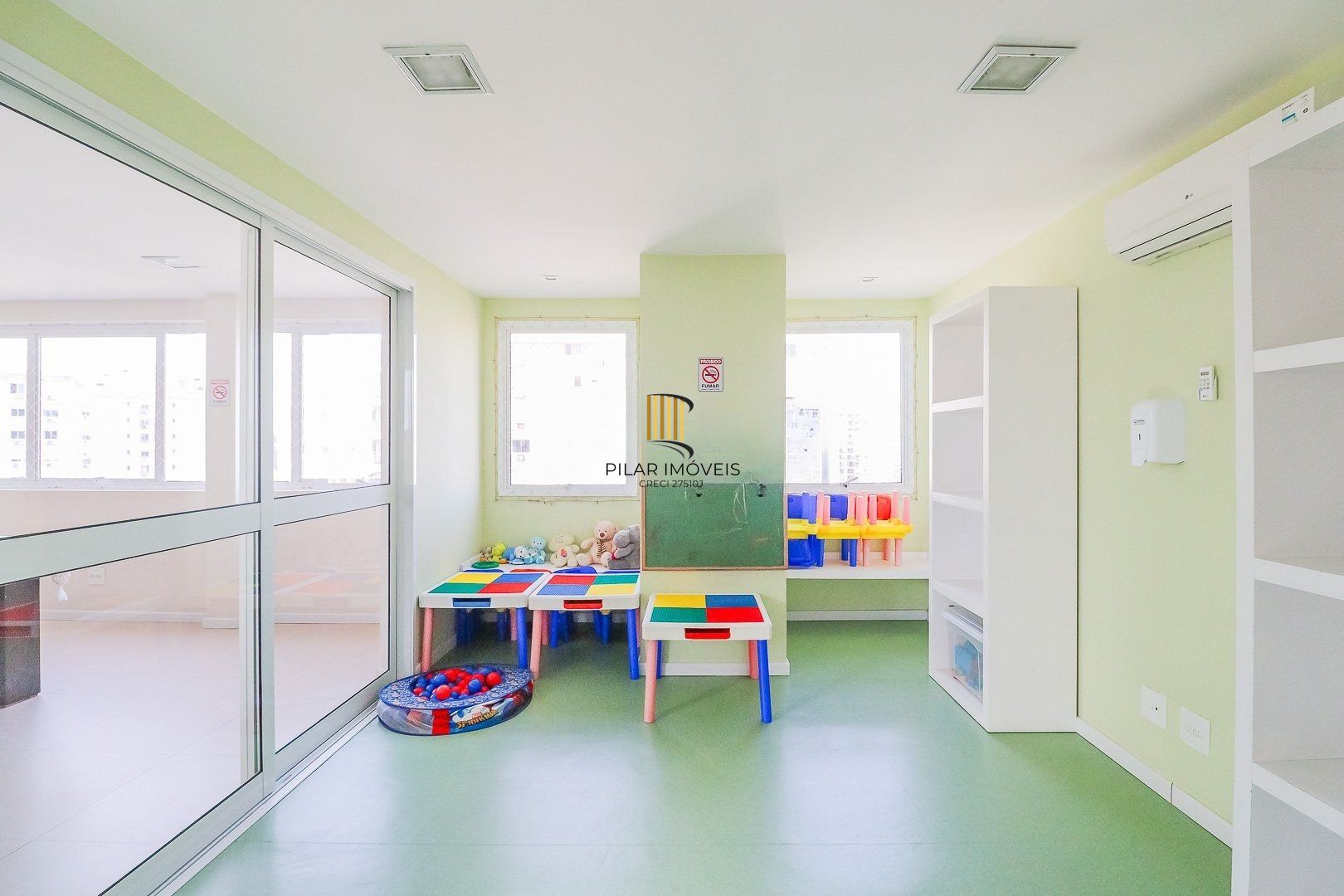 Apartamento com 3 quartos e 79m² à venda em Passo da Areia - Rua Bezerra De Menezes, Passo Da Areia, Porto Alegre