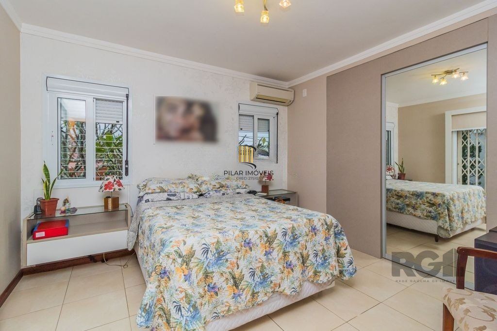 Casa 3 dormitórios a uma quadra da avenida Teresópolis e cinco minutos do Bourbon Shopping Teresópolis