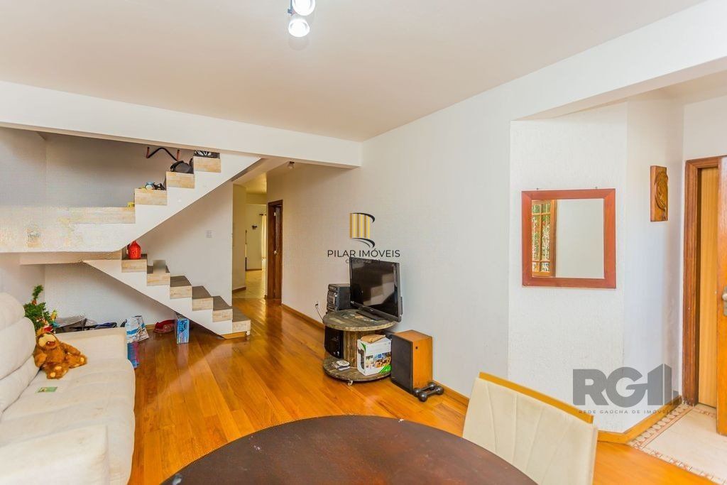 Casa de 2 dormitórios no bairro Passo das Pedras