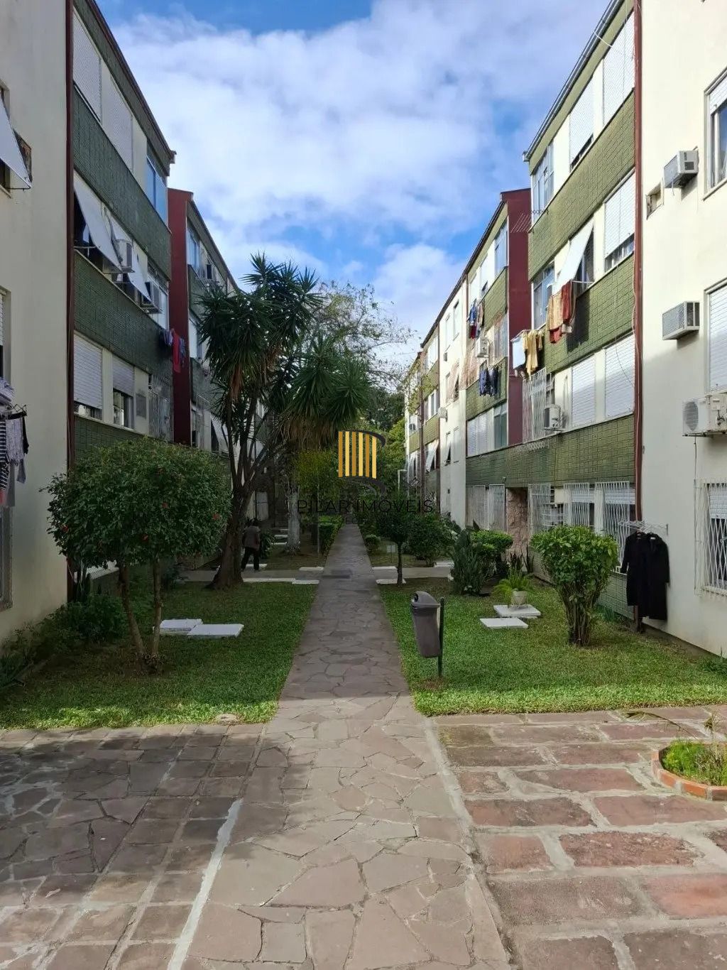 Apartamento de 2 Dormitórios para Venda – Próximo à Cel. Massot