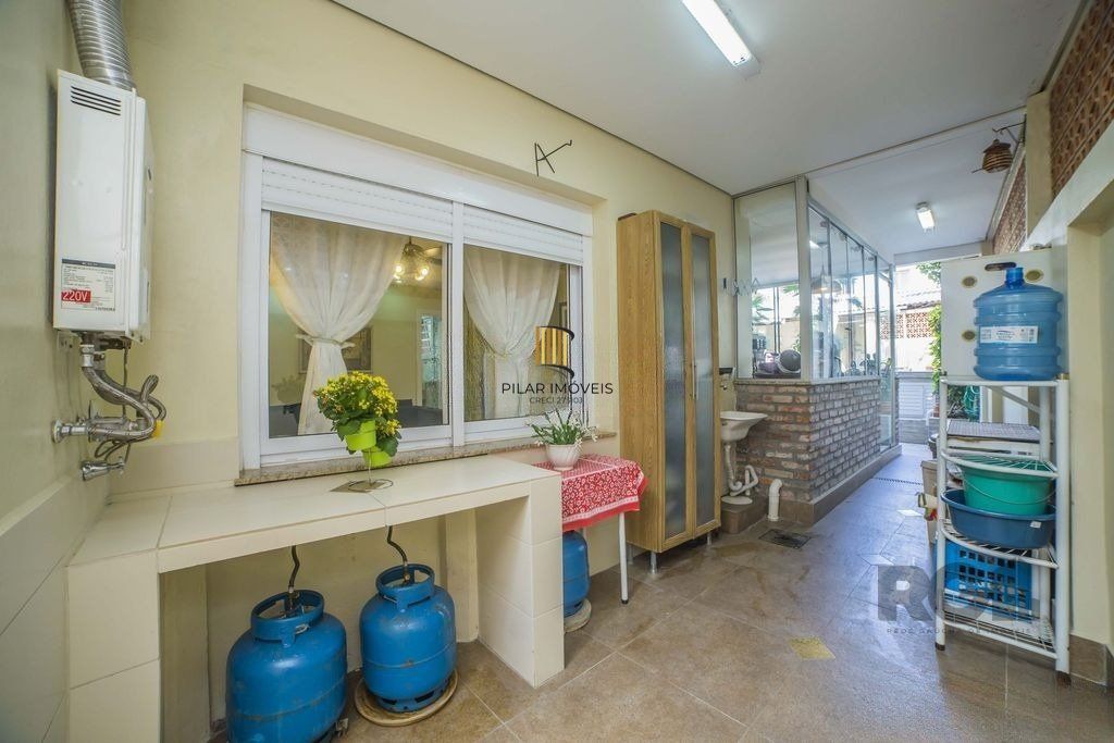Casa de 4 dormitórios no bairro Glória