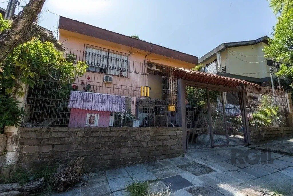 Casa de 3 dormitórios no bairro Jardim Carvalho