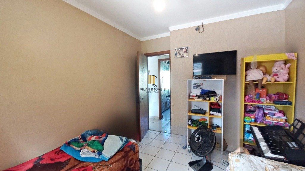 Casa de 2 dormitórios localizada no bairro Hípica