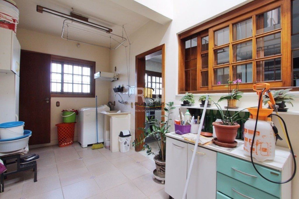 Casa para Venda - 259.5m², 4 dormitórios, sendo 1 suites, 3 vagas - Teresópolis