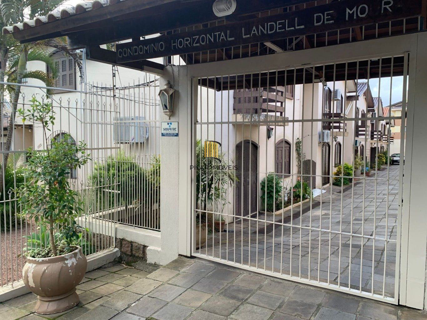 Casa em Condomínio de 3 dormitórios à venda em Tristeza, Porto Alegre.