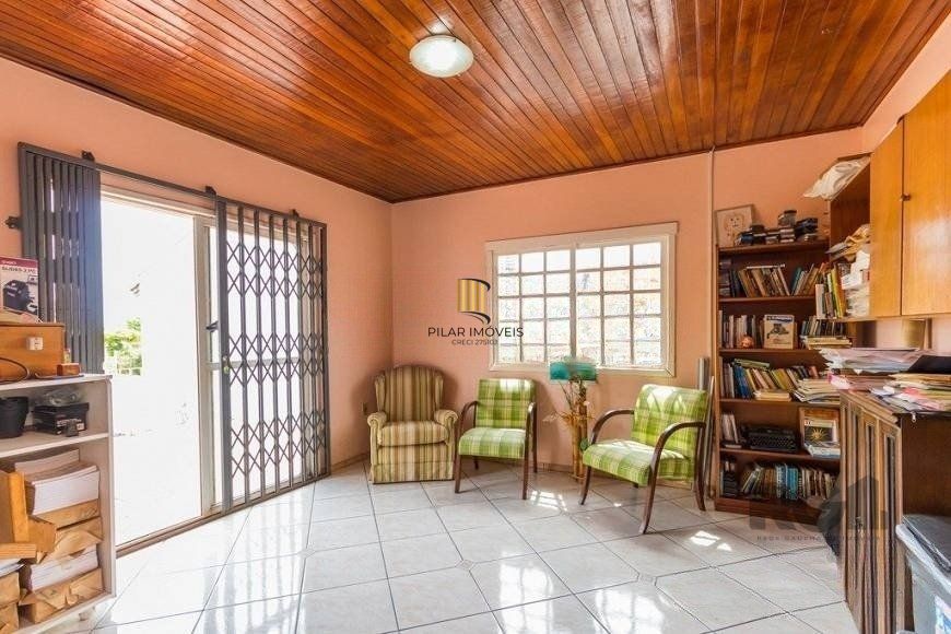 CASA PRÓXIMA AO PONTAL, com 5 vagas, 3 dormitórios!