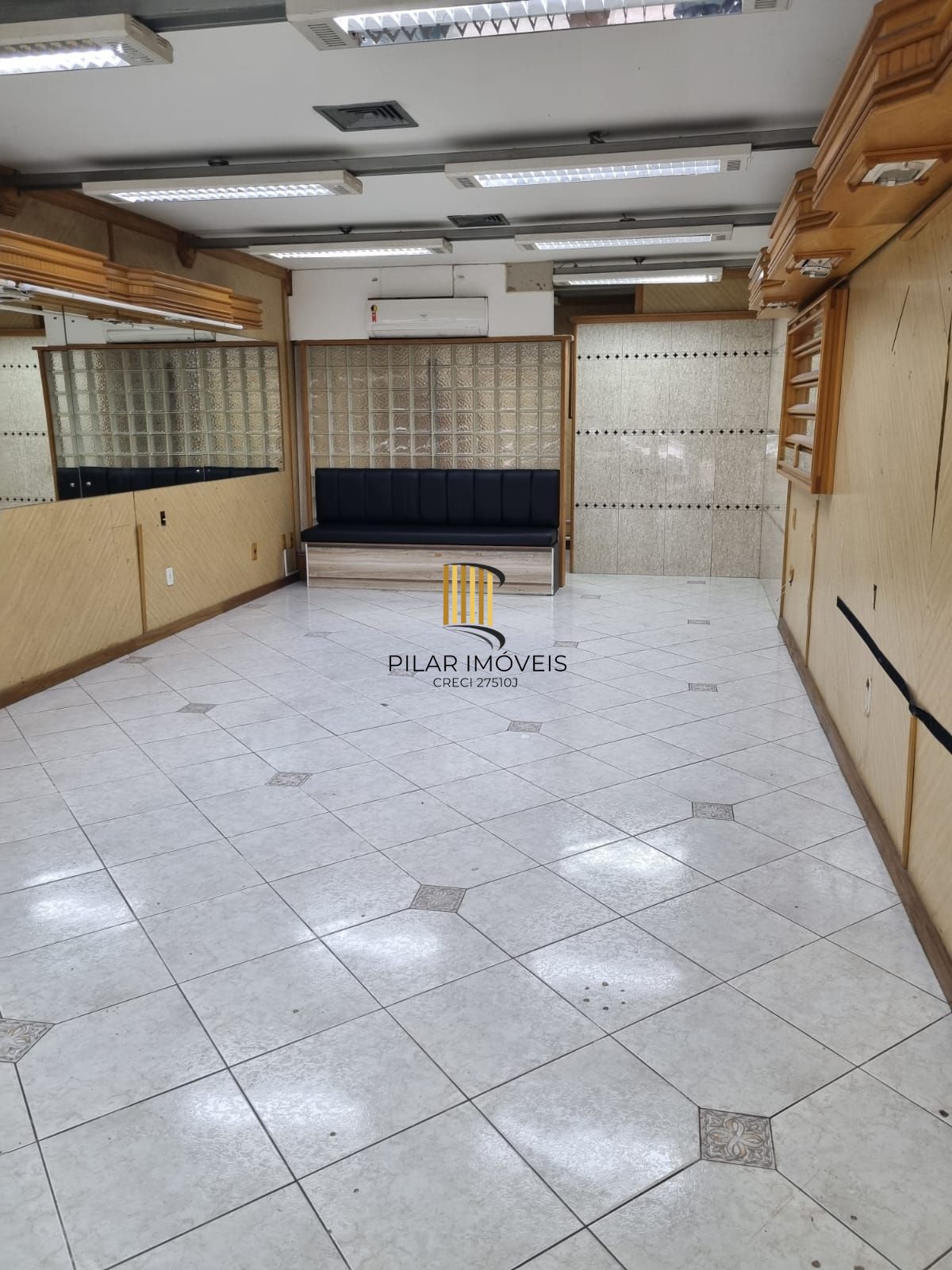 Loja Térrea de Frente à Venda no Centro Histórico de Porto Alegre