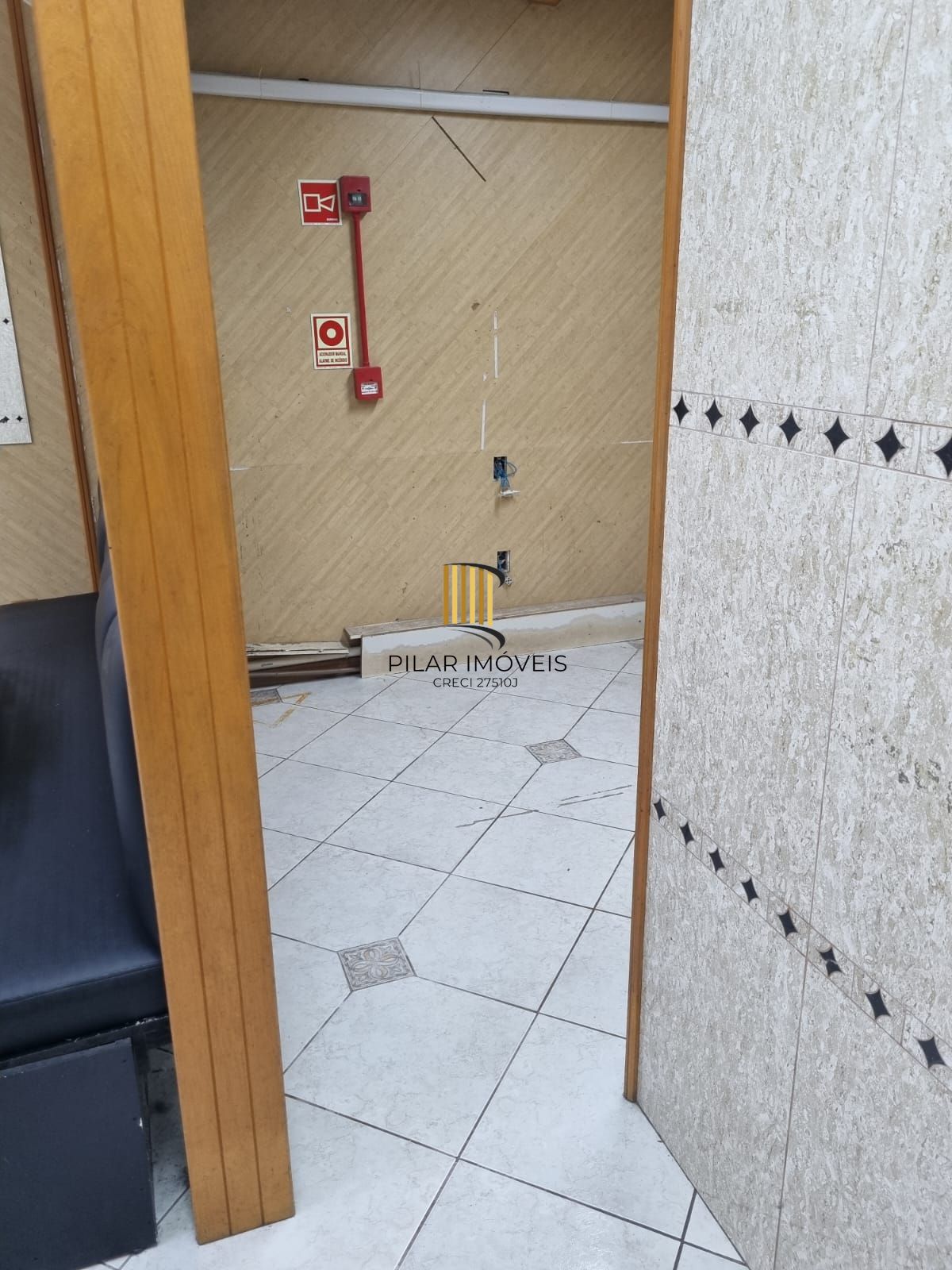 Loja Térrea de Frente à Venda no Centro Histórico de Porto Alegre