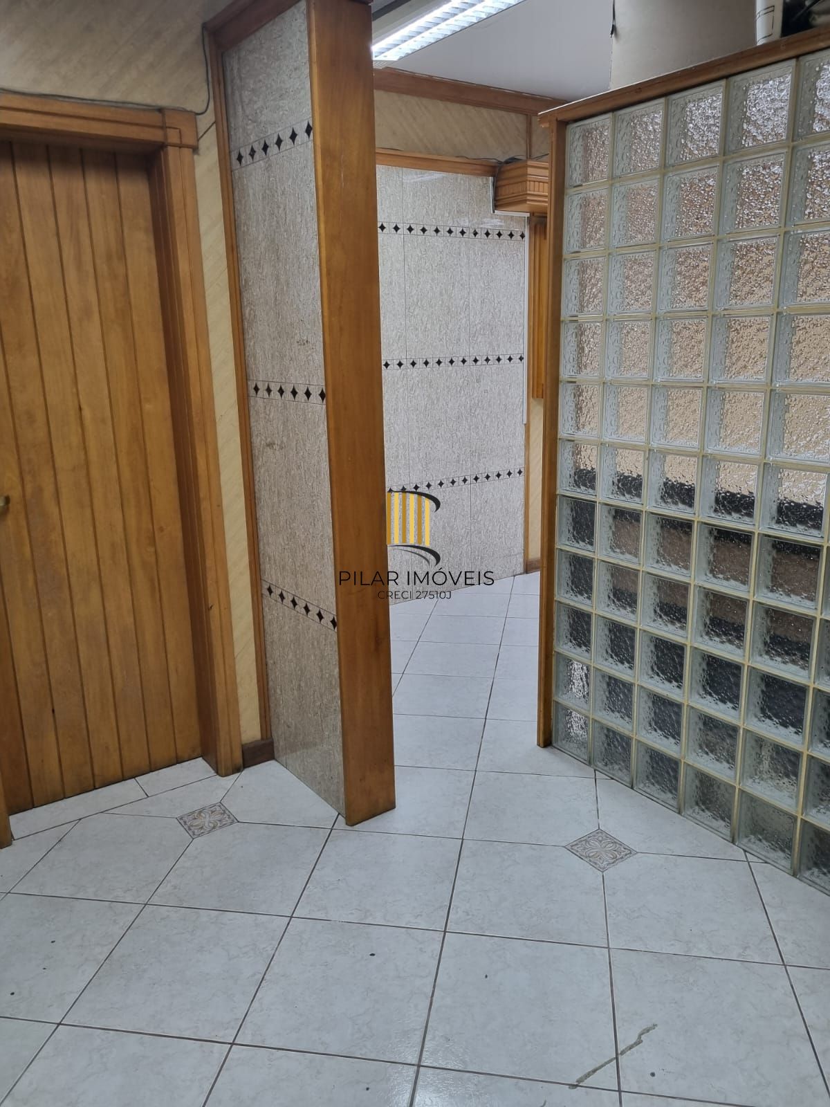 Loja Térrea de Frente à Venda no Centro Histórico de Porto Alegre