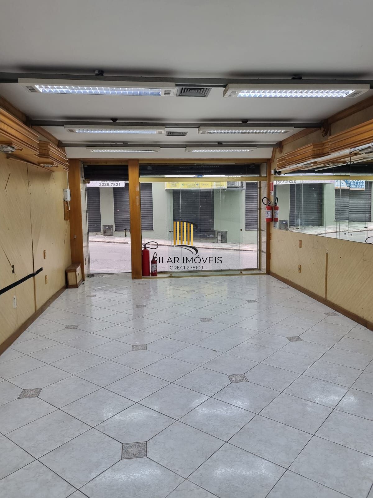 Loja Térrea de Frente à Venda no Centro Histórico de Porto Alegre