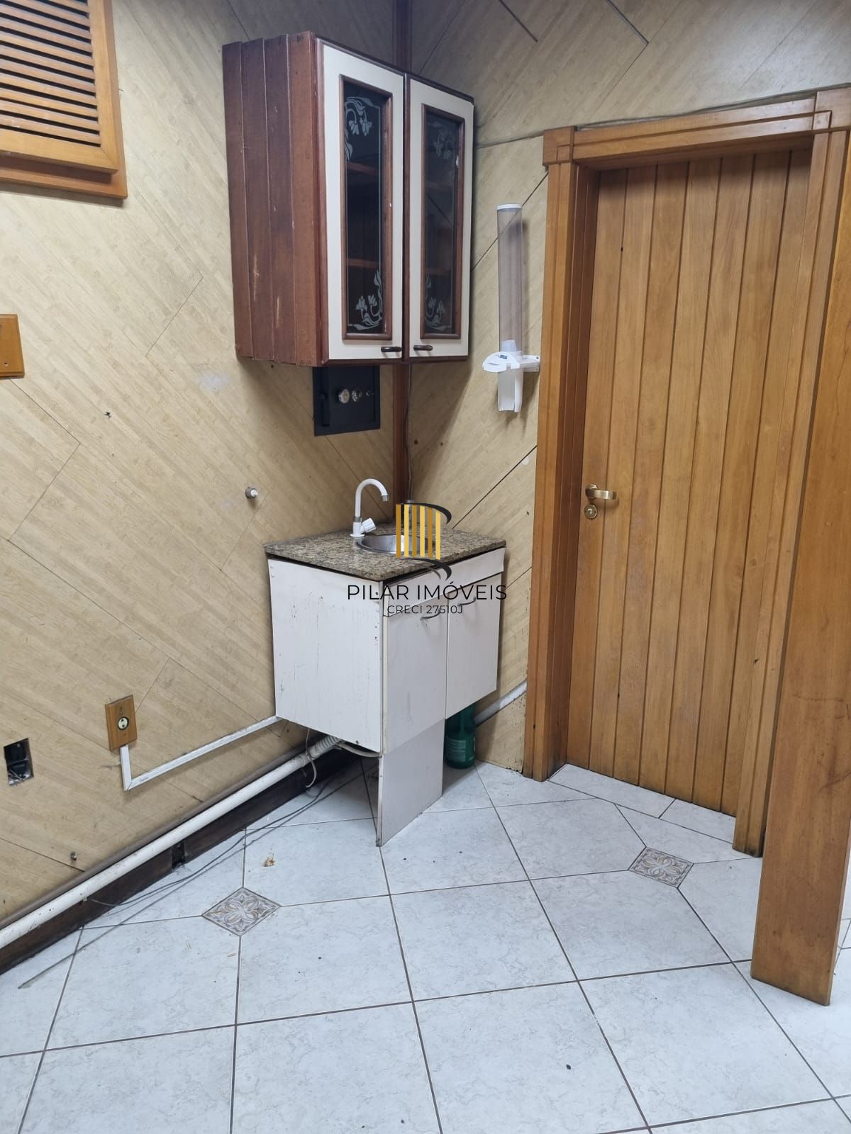 Loja Térrea de Frente à Venda no Centro Histórico de Porto Alegre