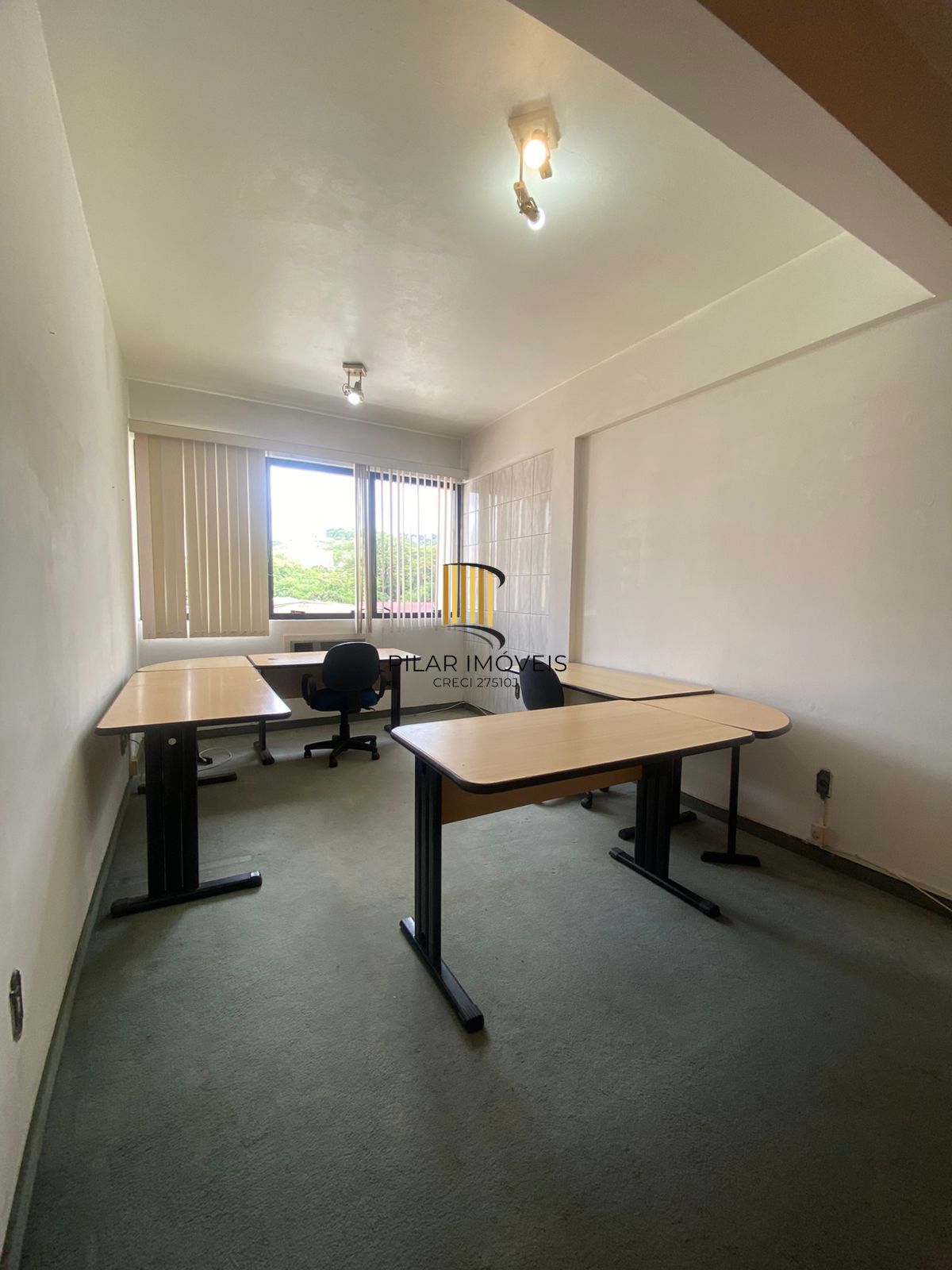 Sala Comercial à Venda na Avenida Teresópolis – Excelente Oportunidade