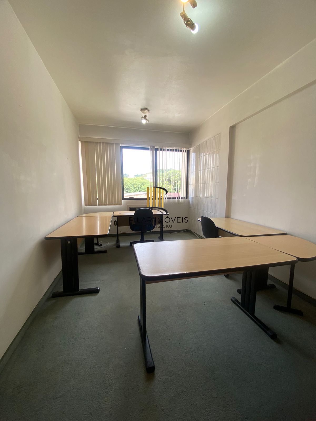 Sala Comercial à Venda na Avenida Teresópolis – Excelente Oportunidade