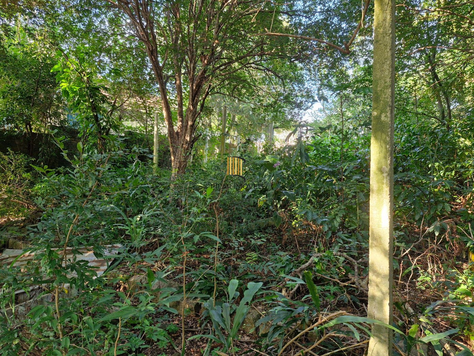 Terreno de esquina com 1.430m² no em Teresópolis.