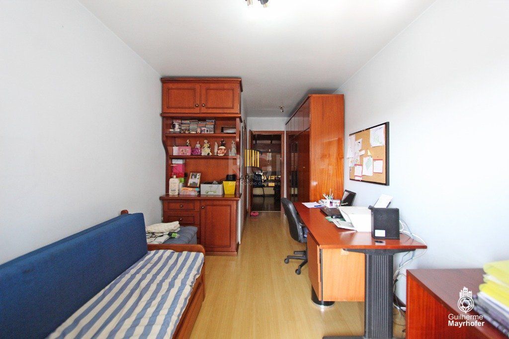 Casa para Venda - 326m², 3 dormitórios, sendo 3 suites, 4 vagas - Glória