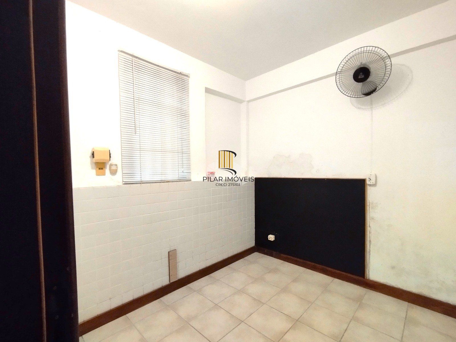 CONJUNTO COMERCIAL PODENDO FACILMENTE SER TRANSFORMADO EM APTO GARDEN