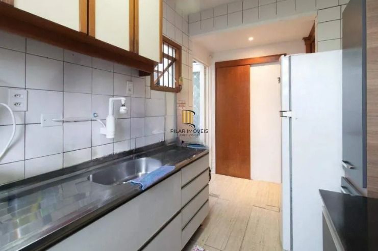 Venda de Casa 3 Dormitórios com Suíte e Churrasqueira no Partenon