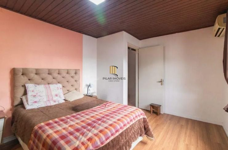 Venda de Casa 3 Dormitórios com Suíte e Churrasqueira no Partenon