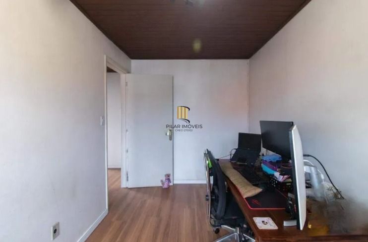 Venda de Casa 3 Dormitórios com Suíte e Churrasqueira no Partenon