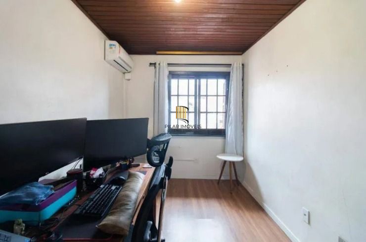 Venda de Casa 3 Dormitórios com Suíte e Churrasqueira no Partenon