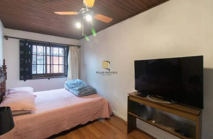Venda de Casa 3 Dormitórios com Suíte e Churrasqueira no Partenon