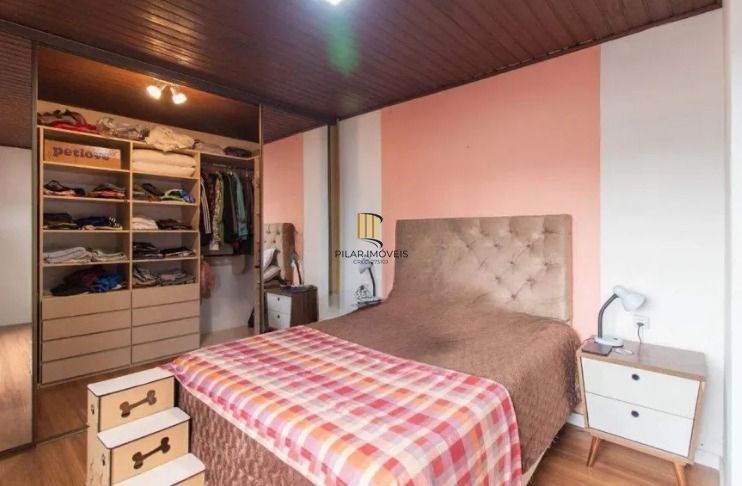 Venda de Casa 3 Dormitórios com Suíte e Churrasqueira no Partenon