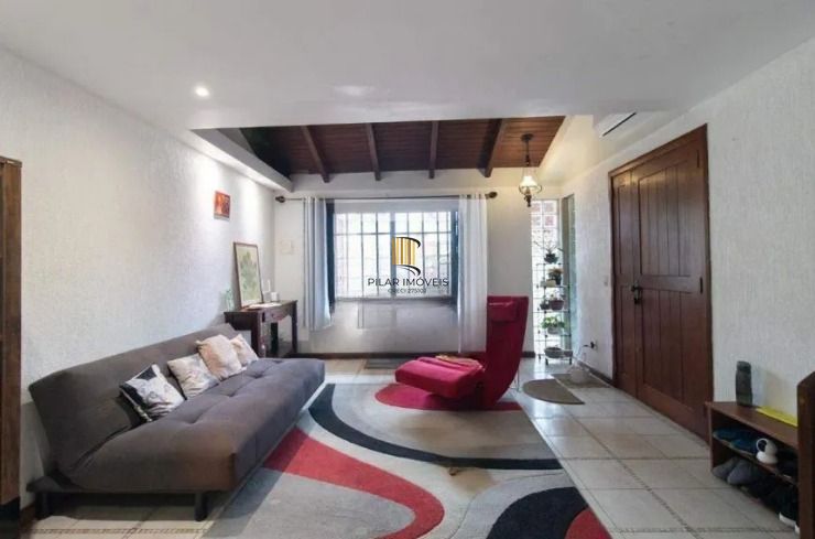 Venda de Casa 3 Dormitórios com Suíte e Churrasqueira no Partenon