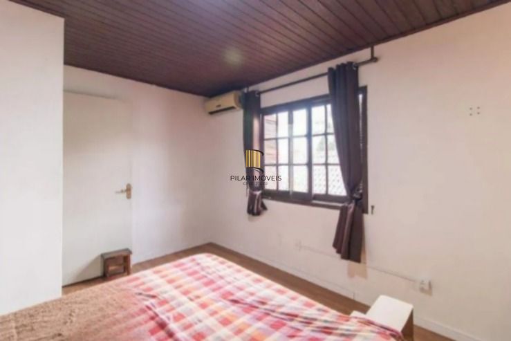 Venda de Casa 3 Dormitórios com Suíte e Churrasqueira no Partenon