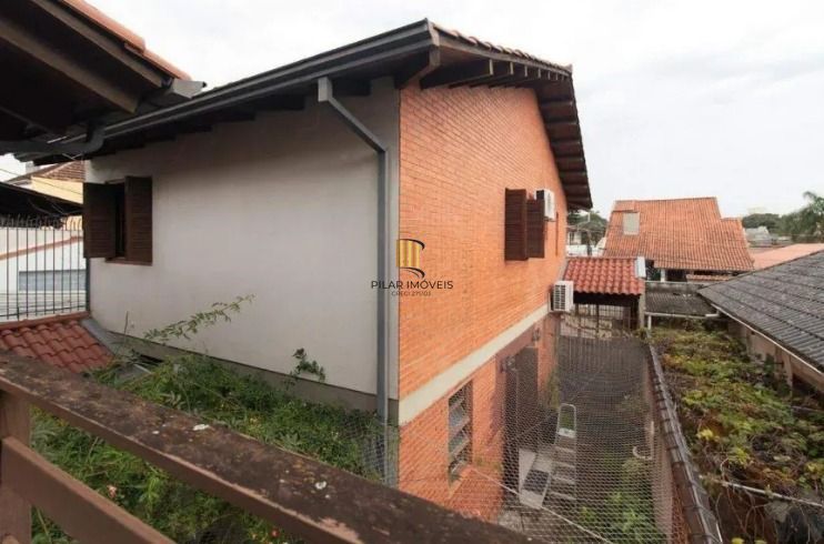 Venda de Casa 3 Dormitórios com Suíte e Churrasqueira no Partenon