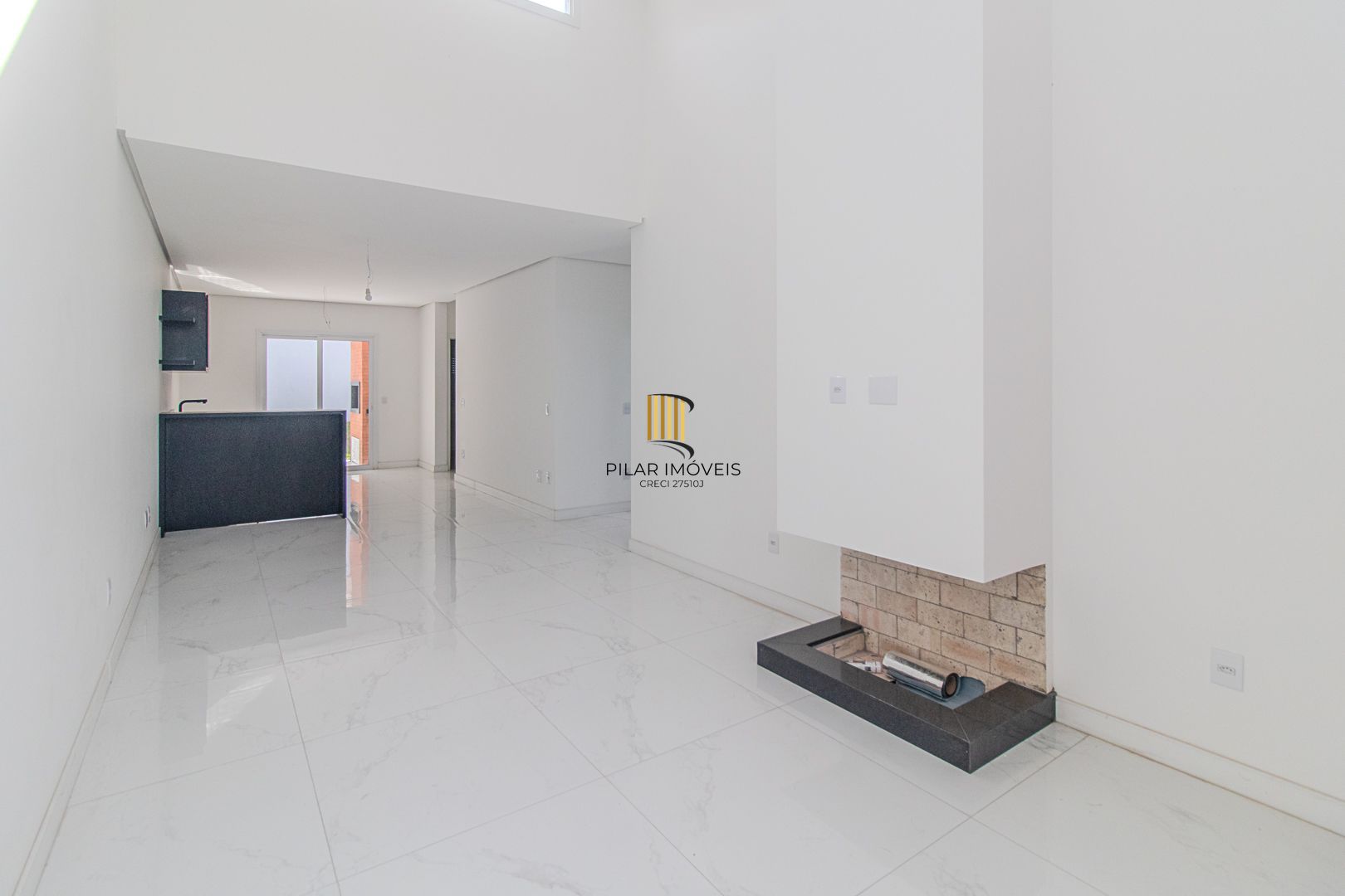 Venda de Casa Nova com Suíte, Churrasqueira e Garagem