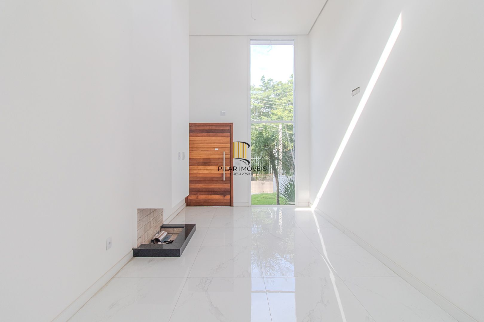 Venda de Casa Nova com Suíte, Churrasqueira e Garagem