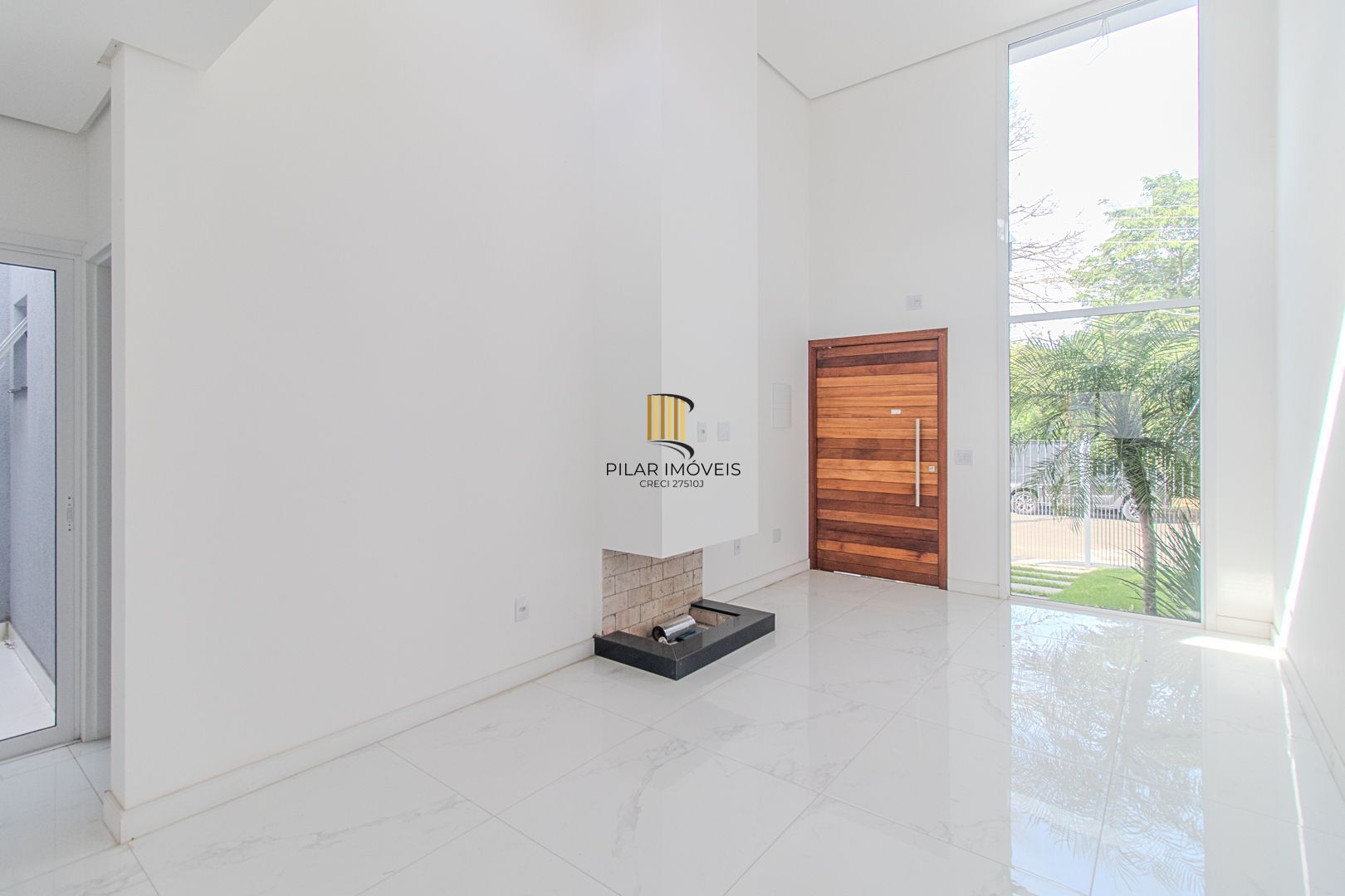 Venda de Casa Nova com Suíte, Churrasqueira e Garagem