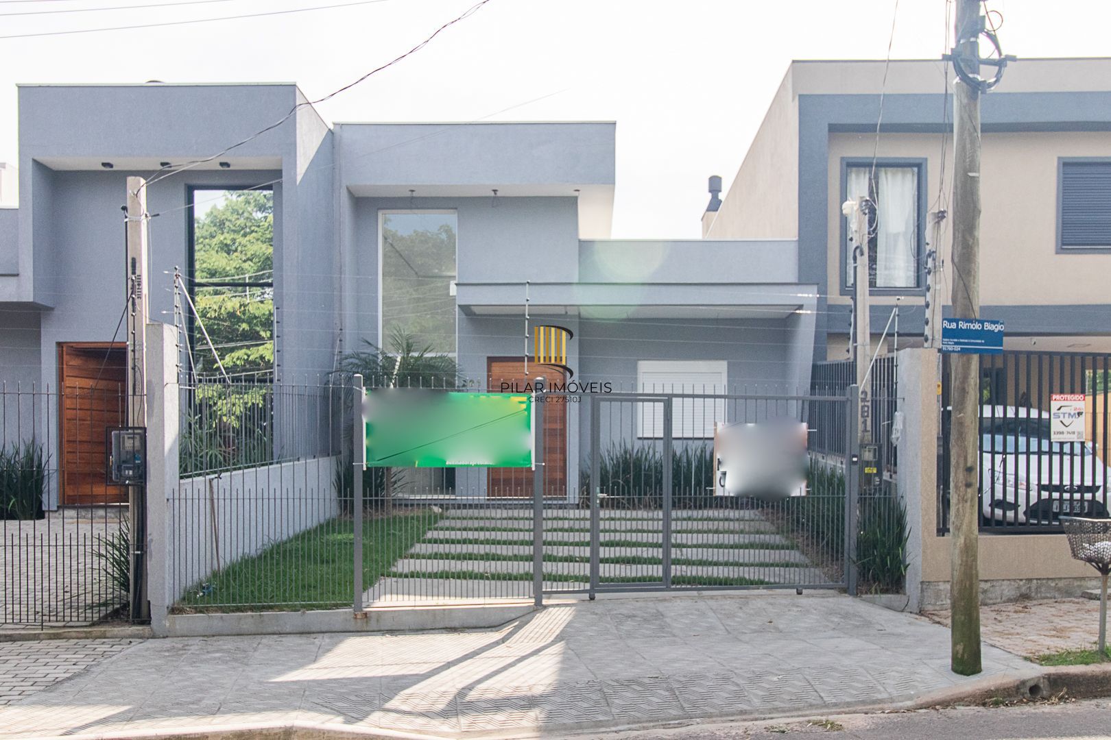 Venda de Casa Nova com Suíte, Churrasqueira e Garagem