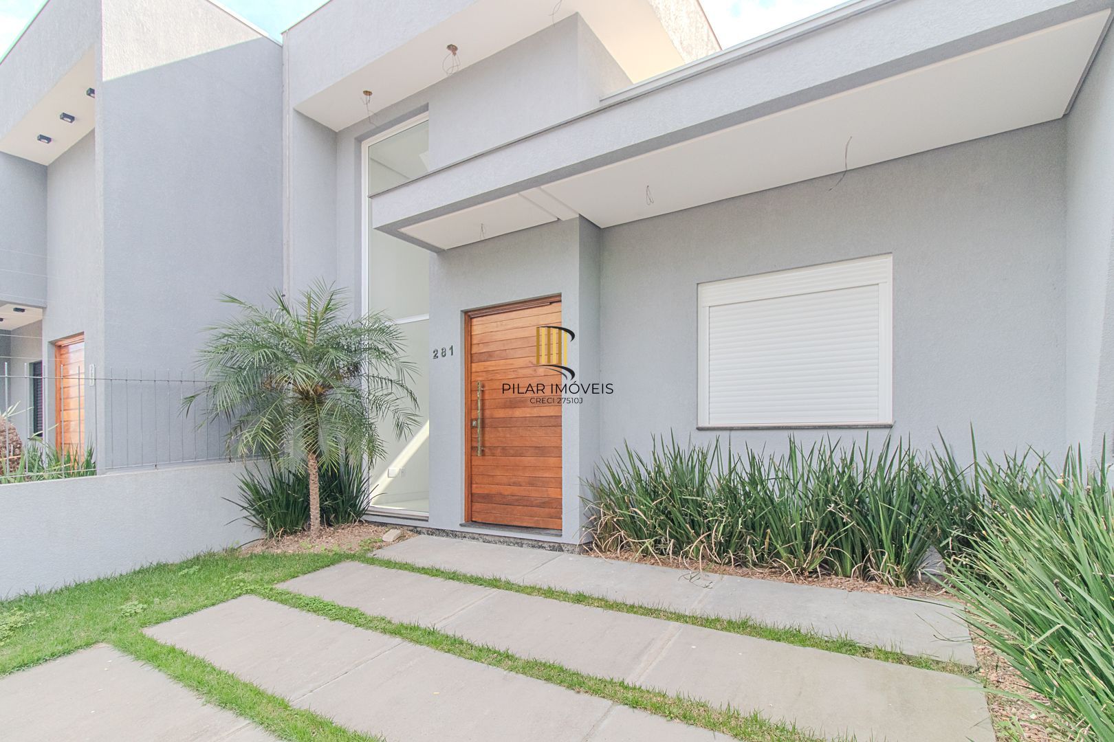 Venda de Casa Nova com Suíte, Churrasqueira e Garagem