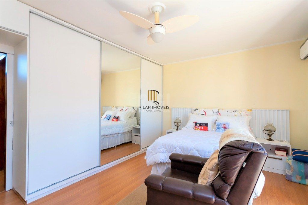 Casa para Venda - 228m², 4 dormitórios, sendo 1 suites, 5 vagas - Teresópolis