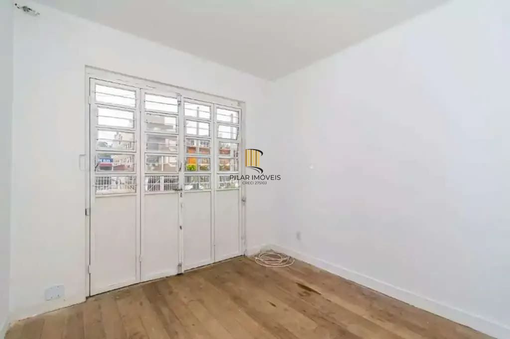 Casa com 2 quartos à venda na Medianeira, Porto Alegre.