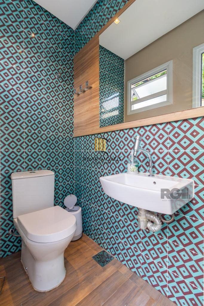 Casa de 380m², bairro Guarujá