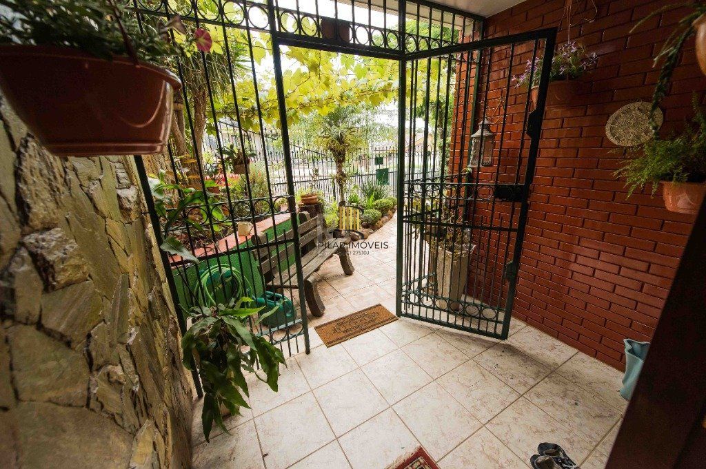 Casa para Venda - 317m², 5 dormitórios, sendo 1 suites, 2 vagas - Teresópolis
