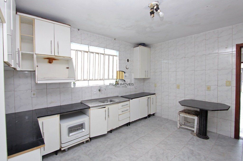 Casa para Locação/Aluguel - 240m², 4 dormitórios, 6 vagas - Nonoai