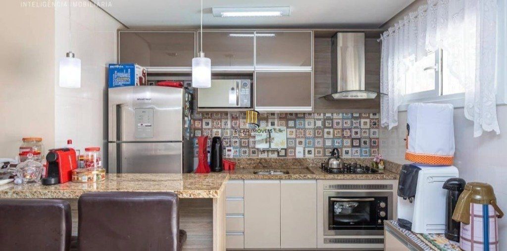 Excelente casa com 3 dormitórios e piscina