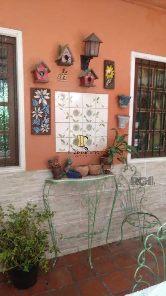 Casa com 3 dormitórios no bairro Sarandi