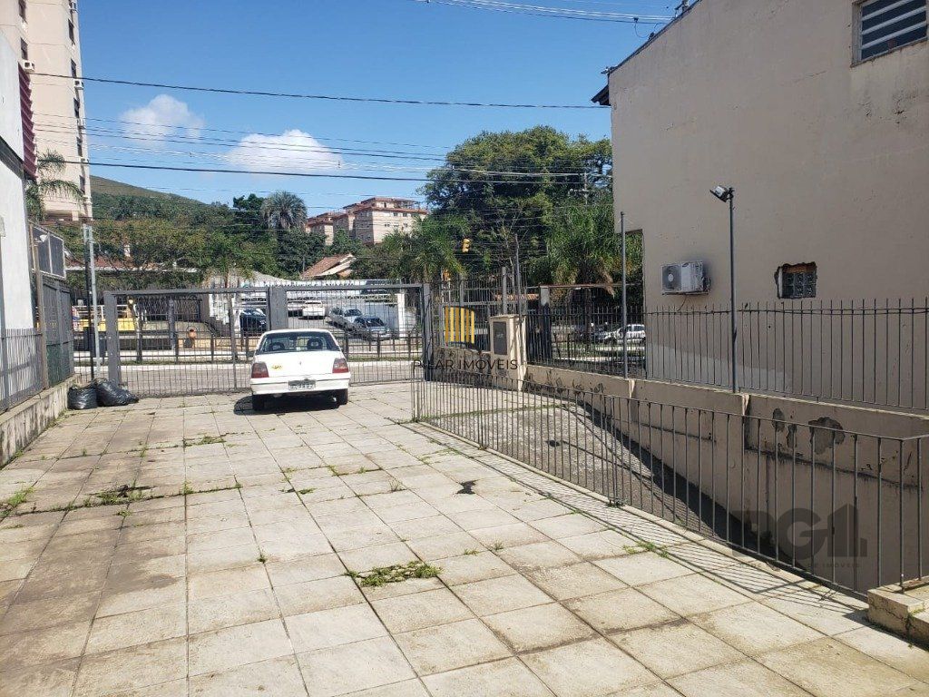 Casa 2 dormitórios no bairro Glória