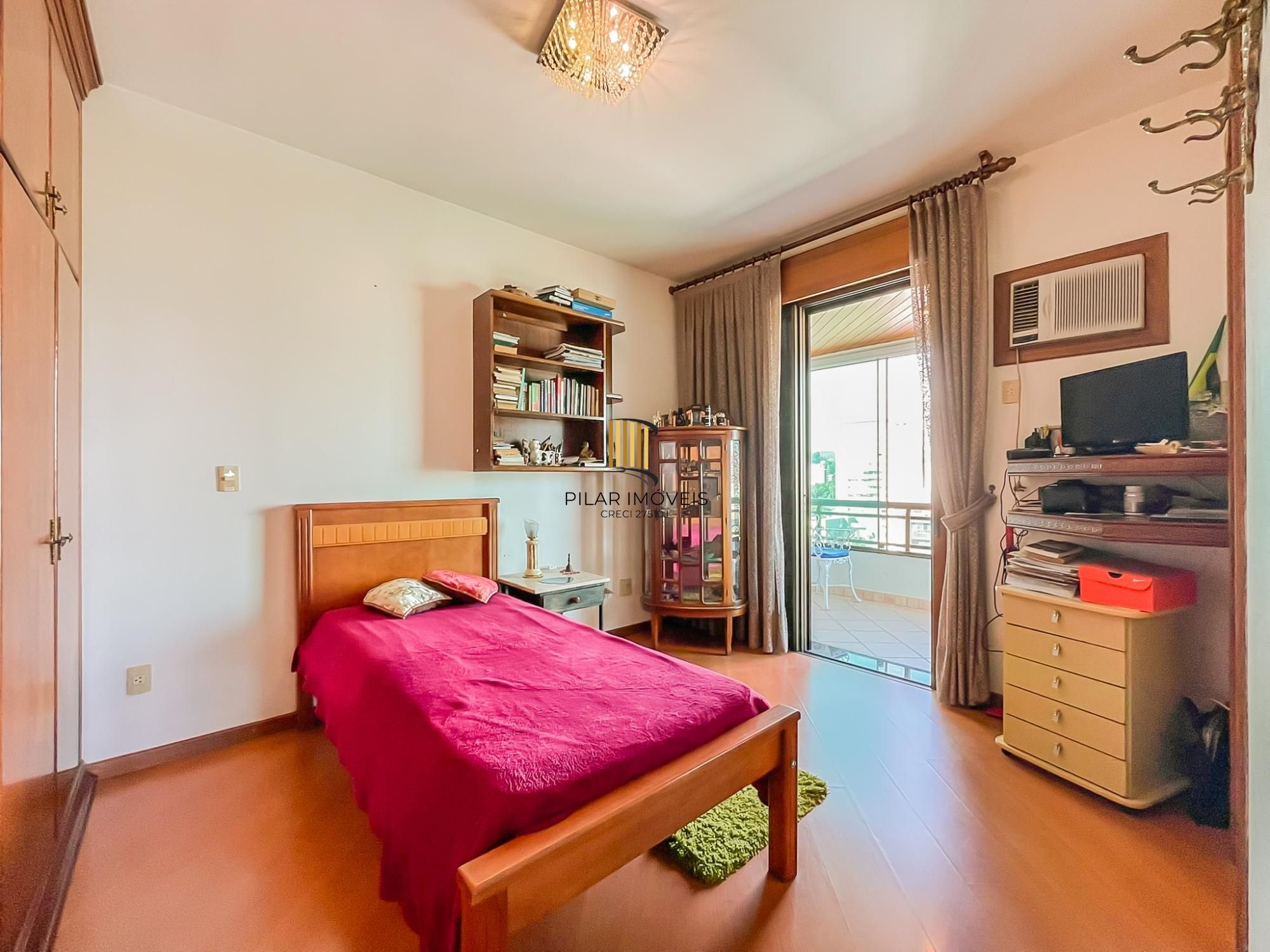 Lindo apartamento 03 dormitórios, duas vagas Coração Menino Deus